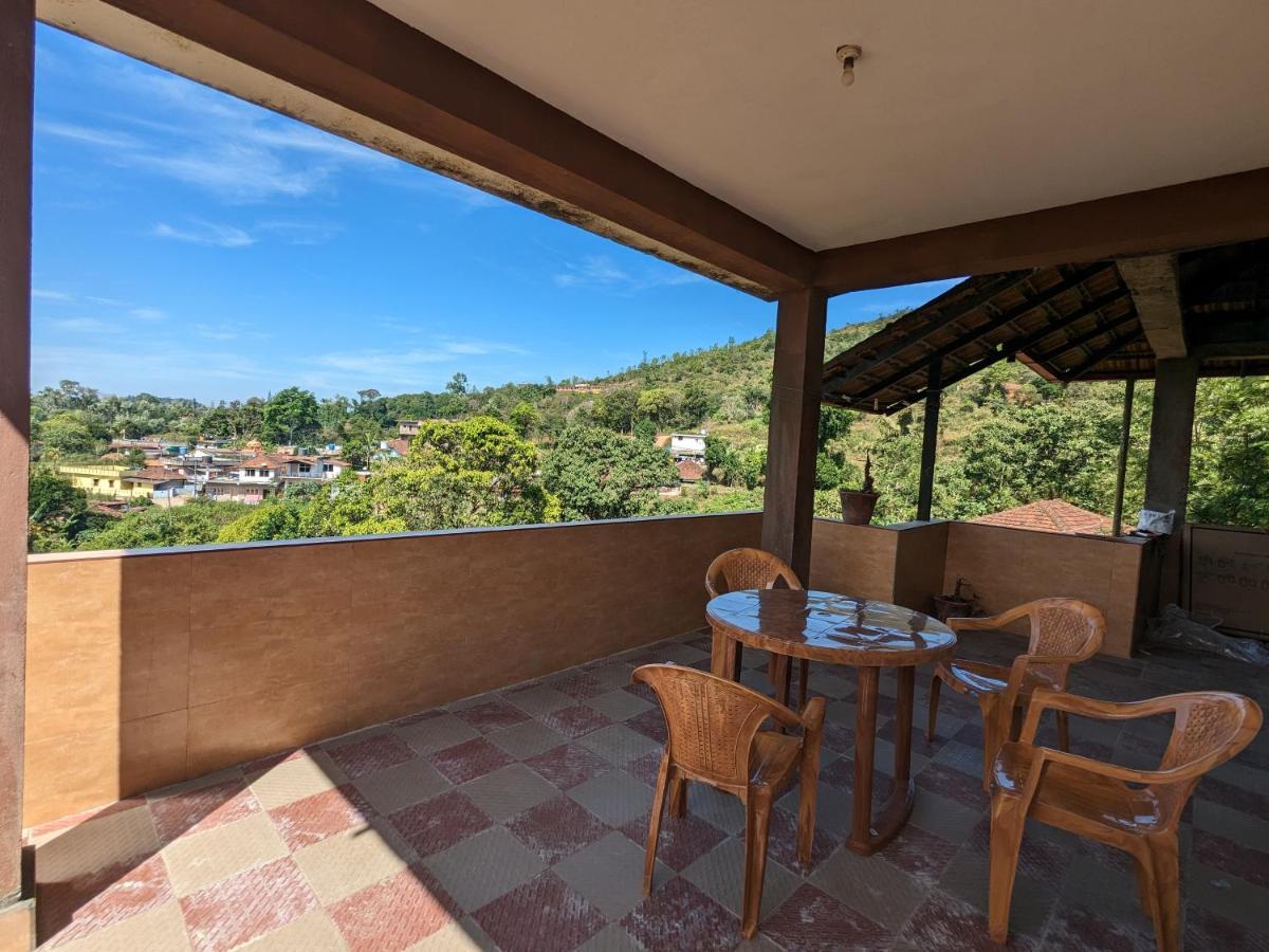 Daisey Dee Homestay Madikeri Extérieur photo